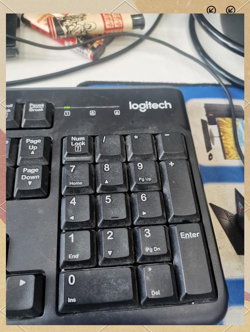 为什么华硕笔记本电脑右边的数字键盘不能用?