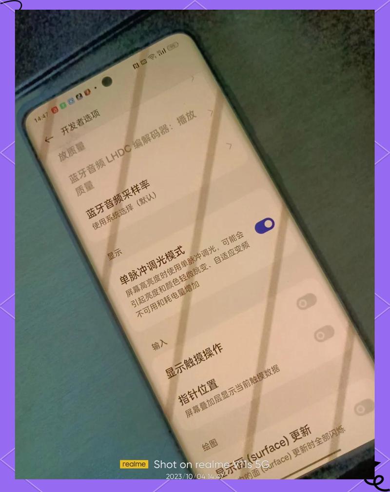 oppofindx一闪一闪的很暗是怎么回事