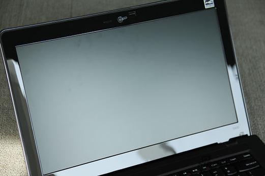 现在的笔记本电脑有的是雾面屏,有的是镜面屏,到底哪一种屏幕要好一点...