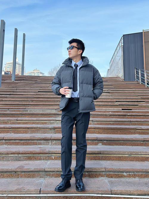 男士在工作时可以穿着的服饰有哪些