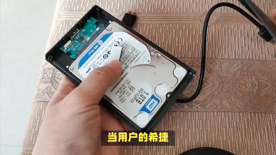 移动硬盘换电脑后照片锁了电脑重做系统后移动硬盘里部分文件右上角有...