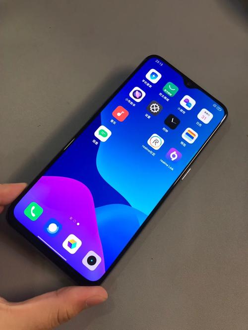 手机重重的摔在地上把屏幕摔坏了,去维修换个原装的屏幕,是否和新...