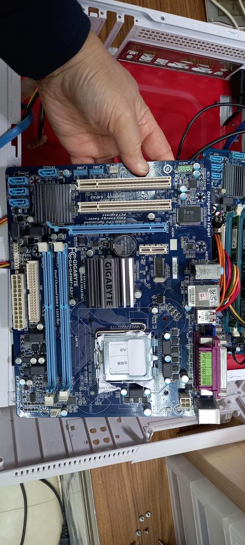 技嘉H61M-DS2主板配什么显卡比较好?