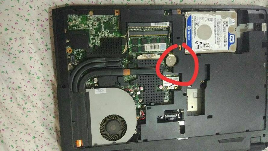 snsv笔记本电脑电池在哪里?