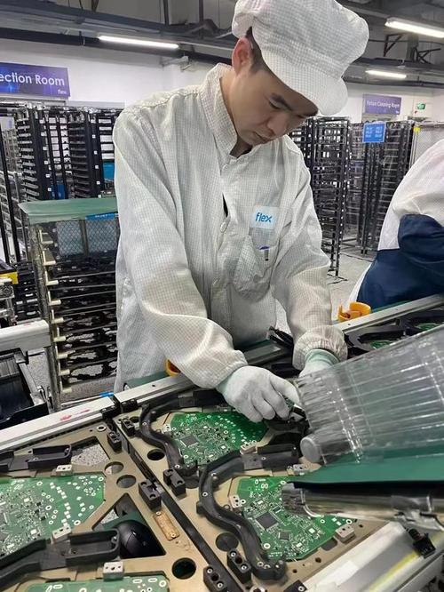 内存条电脑在哪个位置