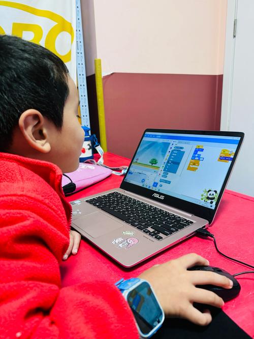 小孩学编程用的笔记本电脑