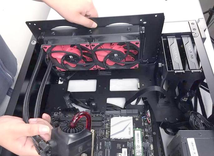 如何安装水冷散热器?