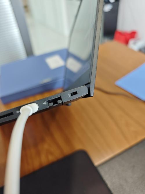 笔记本上的安全锁孔怎么用啊