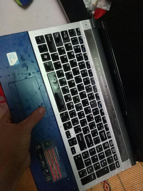 笔记本淋小雨有事吗