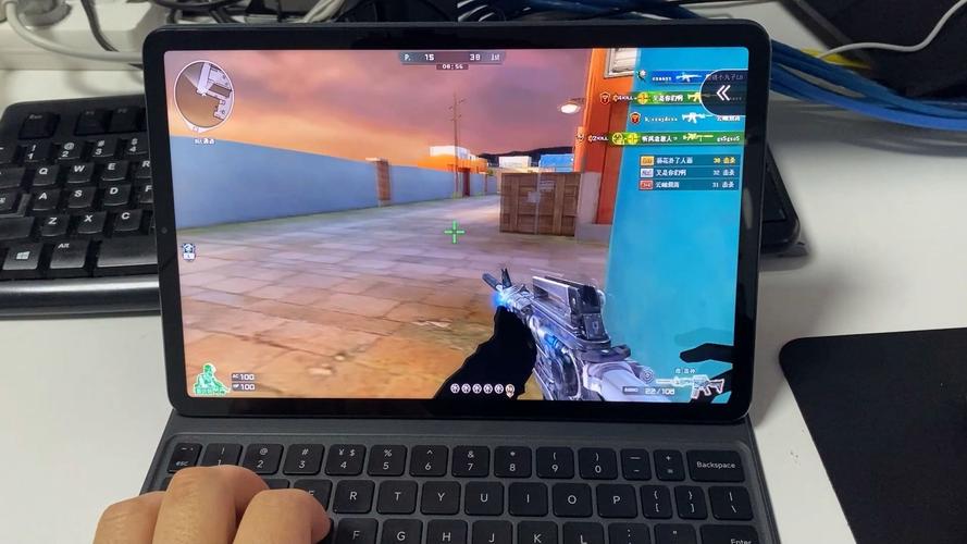 推荐一台笔记本电脑。主要玩CF。