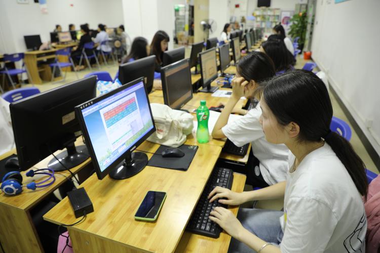 技校里可以带电脑吗?