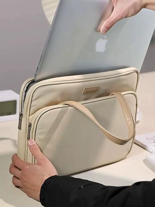 苹果电脑手提包在苹果实体店买笔记本有没有手提袋还是直接抱着笔记本...