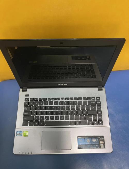 华硕笔记本X550CC的A面是是什么材质的?