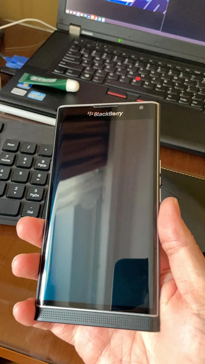 那位黑莓高手告诉我9700怎么样,特别是和8900对比。