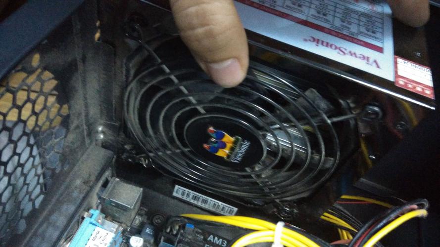 电脑无法开机并且主机风扇一直嗡嗡响