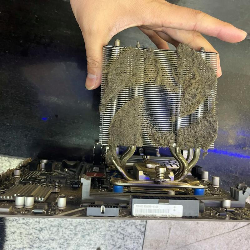 为什么电脑机箱用久了很多灰尘电脑主机里面的灰尘怎么清理