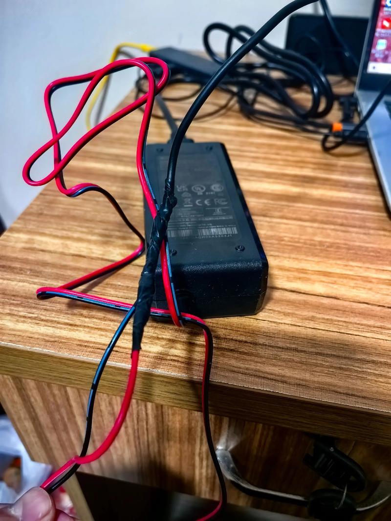 手机壳老是把钢化膜顶起来,怎么办?