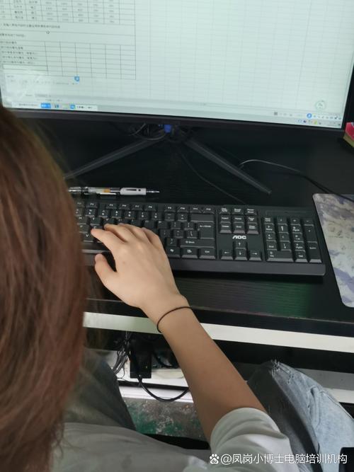 笔记本电脑怎么给自己拍照?