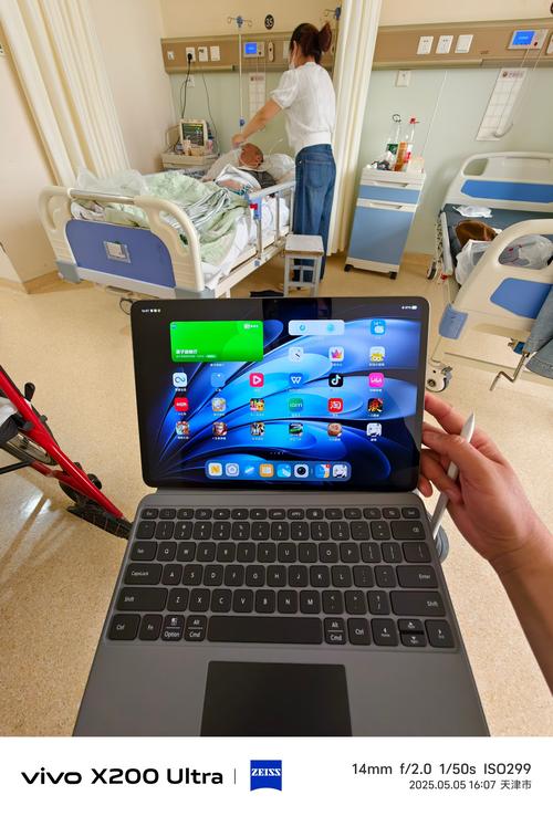 办公电脑和平板哪个更适合经常出差的人