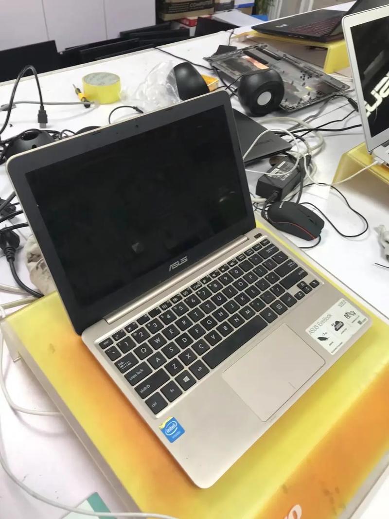 我想买一台笔记本电脑,3000左右的,不知道华硕、惠普、宏碁、联想的哪...