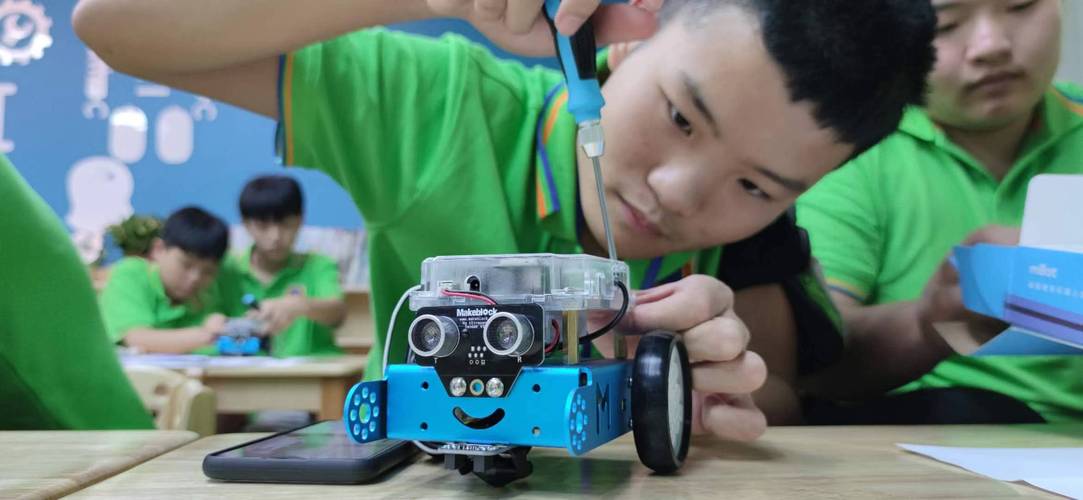 长沙新华学子访谈:勇敢逐梦的“中二少年”