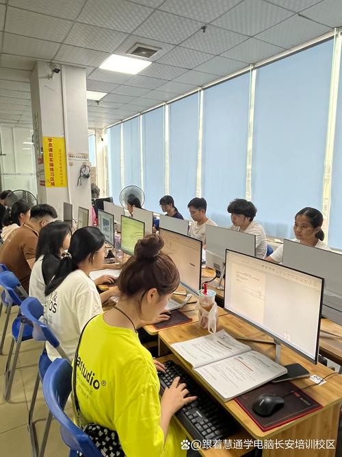 迅维网电脑培训中心师资