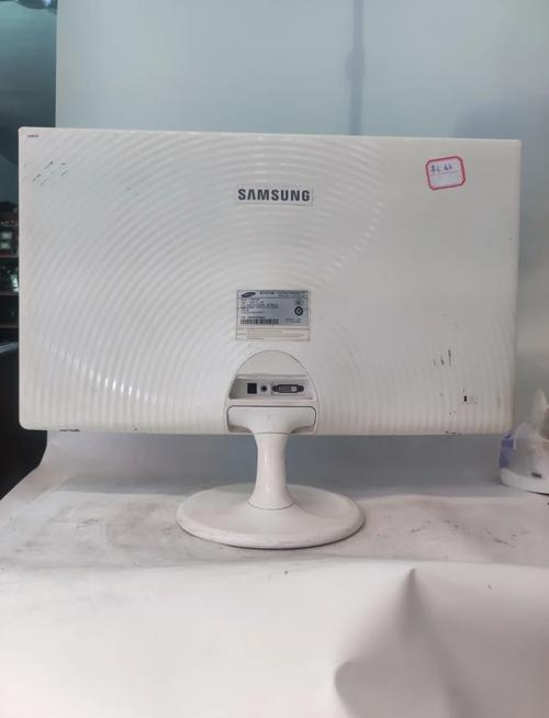 液晶显示器寿命(电脑液晶显示器寿命)