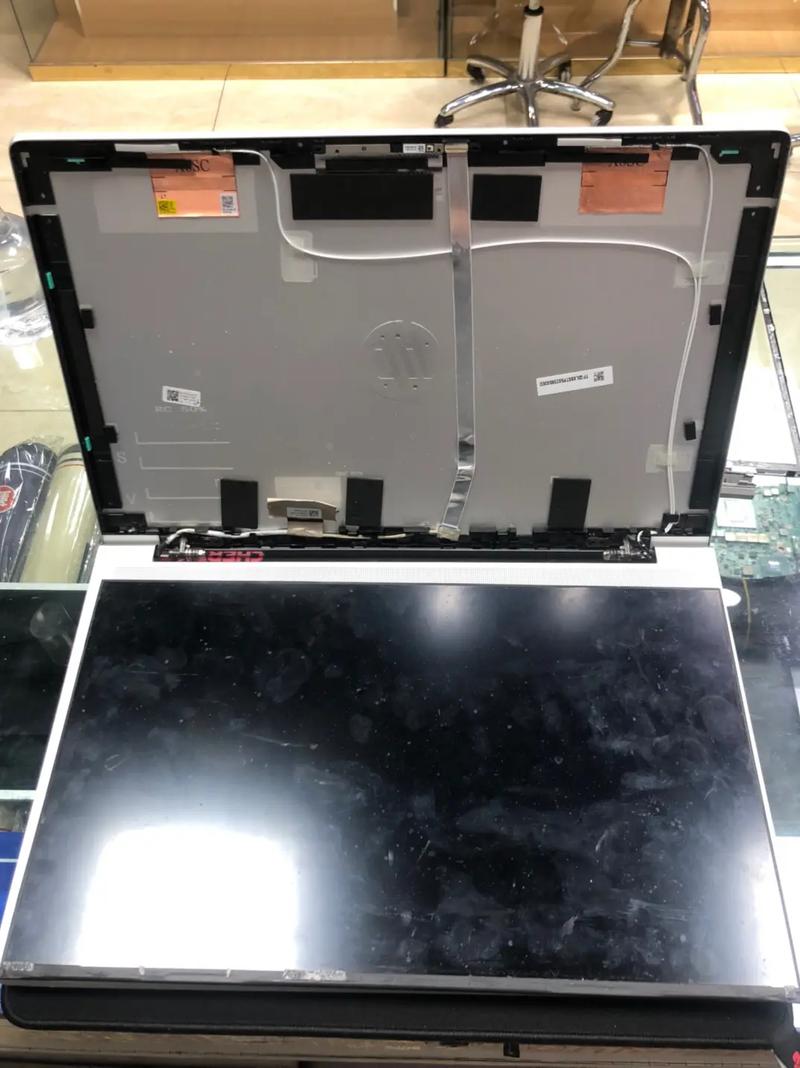 惠普笔记本电脑摔的外壳和屏幕都坏了能保修吗?不能要花多少钱?