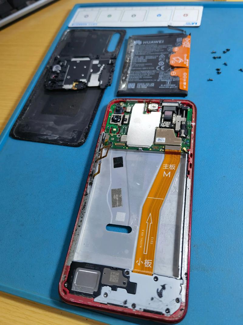 荣耀9x外屏碎了,在实体店买的在保修期内,换个屏要多少钱?