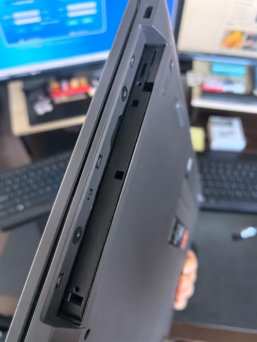 联想v310怎么放光盘啊,看了貌似没有开关,在我的电脑上也找不到光驱