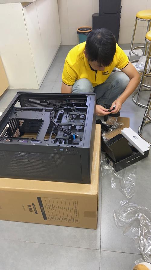 笔记本电脑黑屏了,电源开关还是亮着的怎么解决?