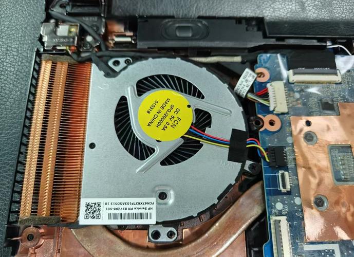 惠普笔记本840散热在哪里?