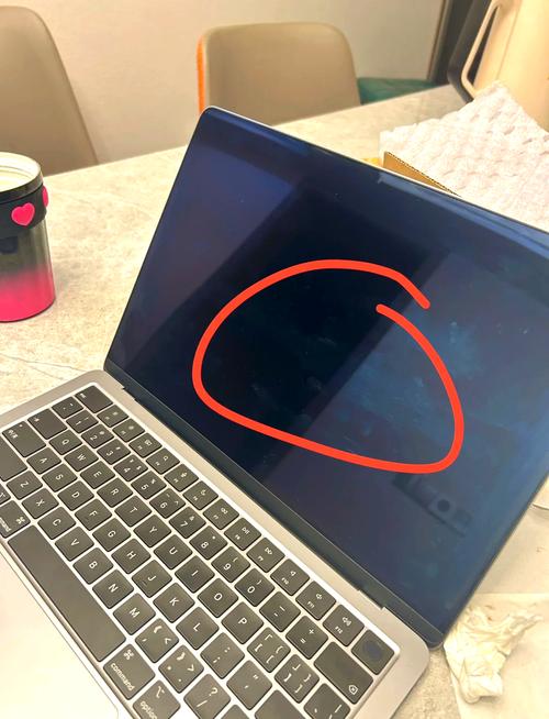 笔记本电脑屏幕脏了能用酒精擦么?