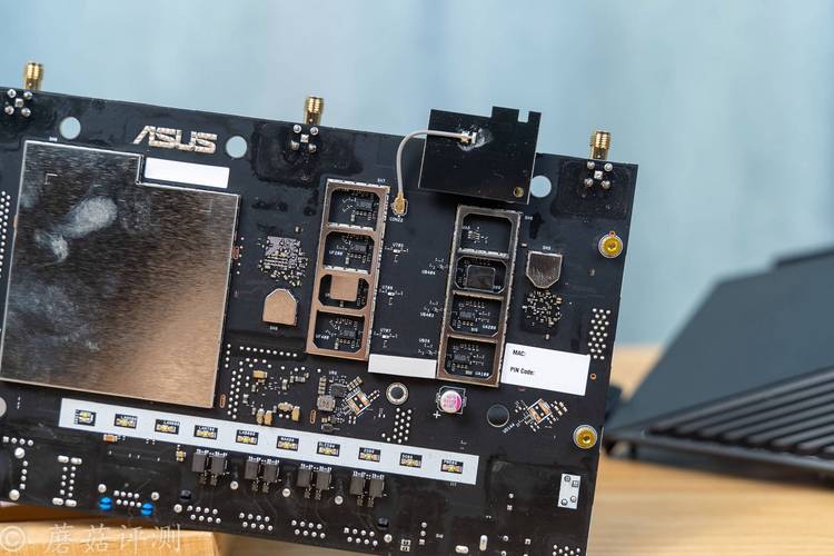 HP笔记本电脑,怎么拆下硬盘,如图,请详细一点,本人小白