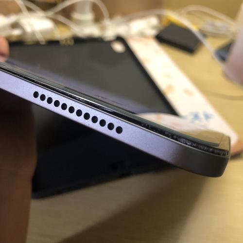 笔记本电脑边缘脱胶应对方法遇到笔记本电脑边缘脱胶