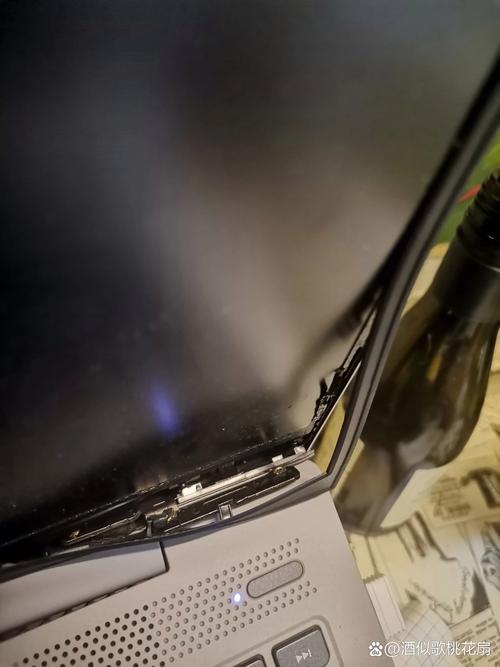 笔记本b面开胶是什么样子