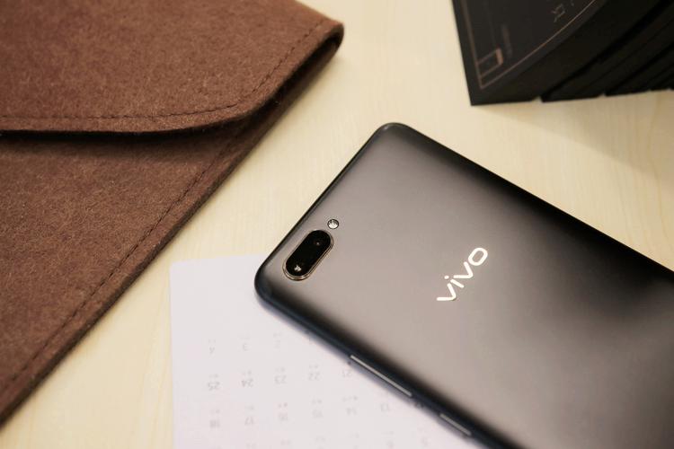 vivox20plus屏幕指纹版用的是骁龙660AI处理器吗