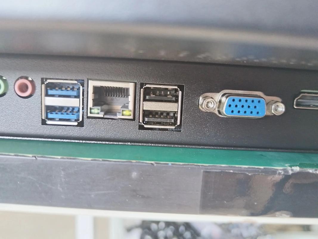 笔记本电脑上有几种插口