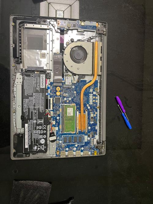 主板上的电池怎么安装?