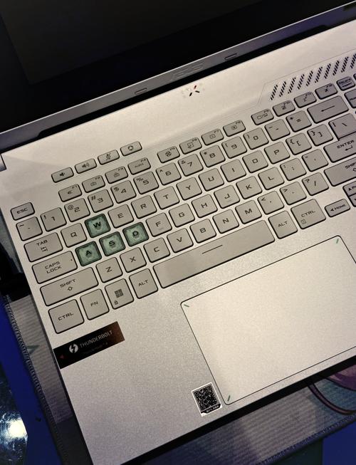 我的华硕笔记本电脑怎么用摄像头拍照我不要复制的