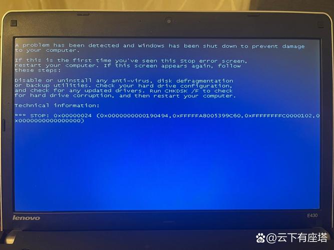 台式电脑屏幕突然变成蓝屏,出现一大堆英文字母,然后黑屏