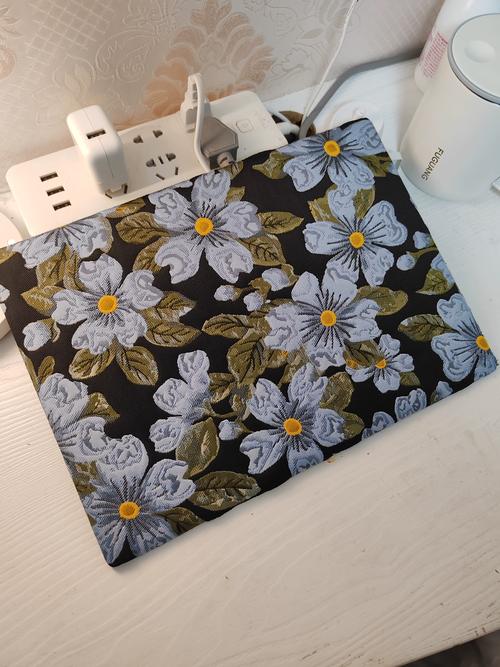 笔记本电脑的外壳太单调,都可以用什么装饰下!