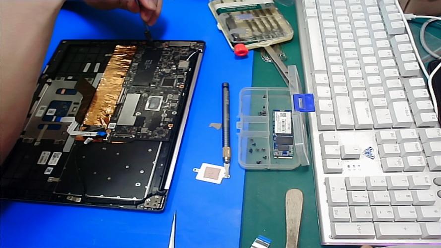 我从深圳来到韶关办事,但是随身带的电脑不小心被我摔了下,开不了机...