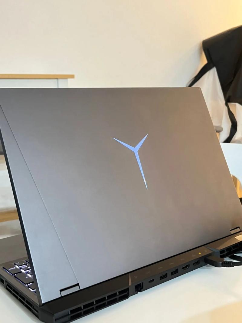 奔驰标的笔记本电脑是什么牌子