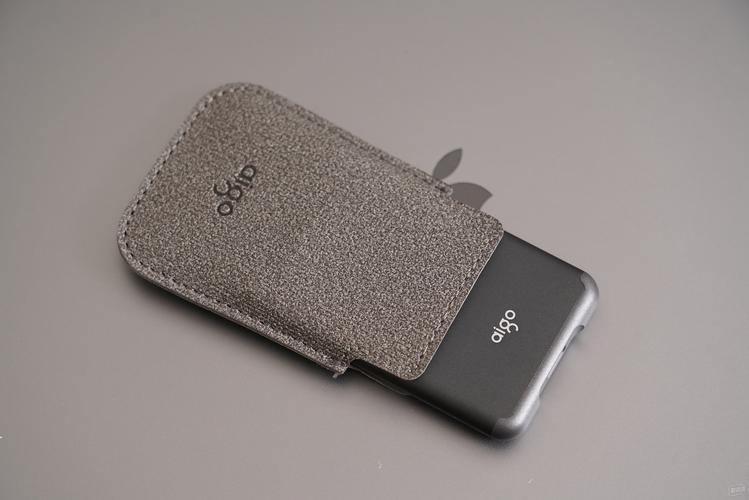 我想买一台笔记本电脑。。请帮我介绍。。谢谢!