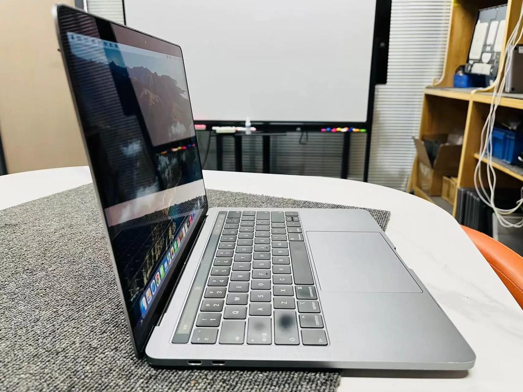 哪个电脑带触屏有触控屏的苹果笔记本电脑有哪些