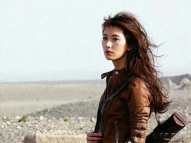 谁知道电影刺陵里面林志玲用的小小白色笔记本电脑是什么牌子什么型号的...