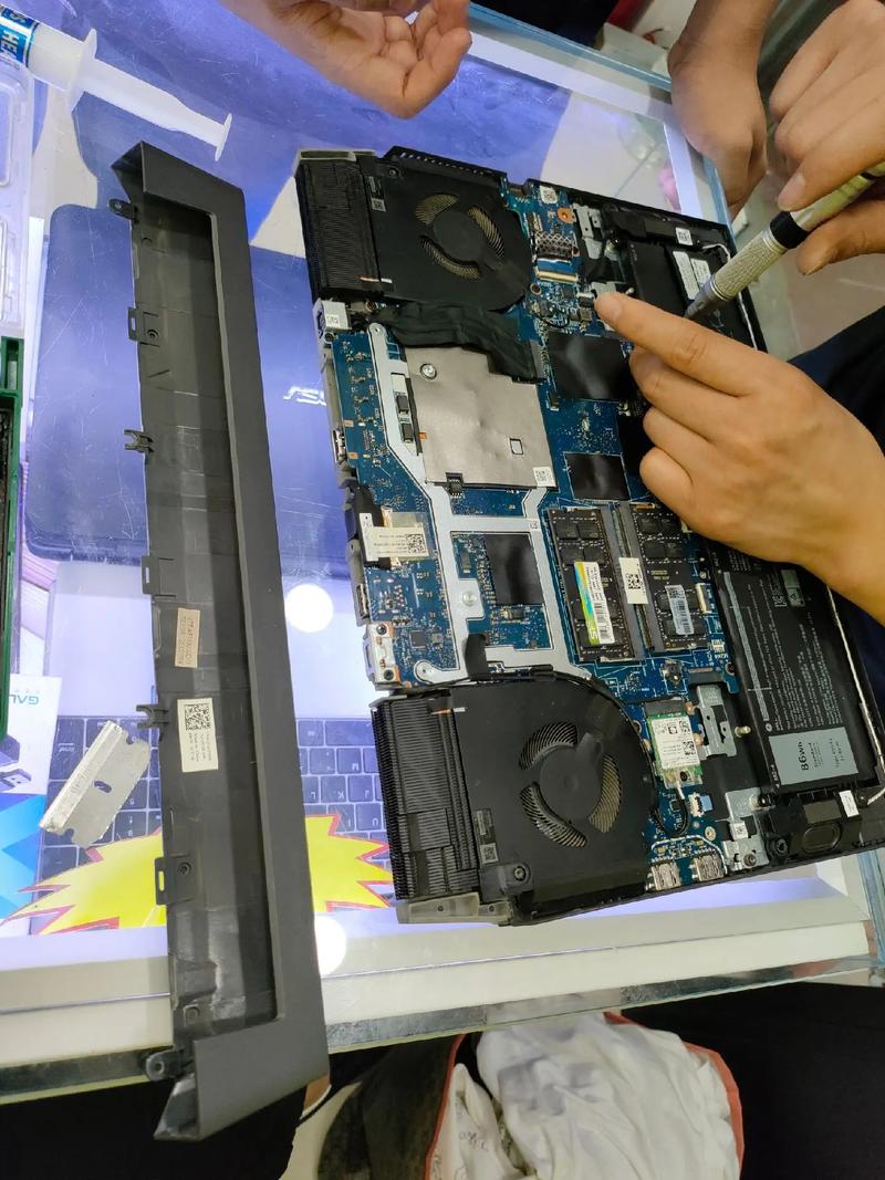 联想y460笔记本电脑如何给风扇清理灰尘。