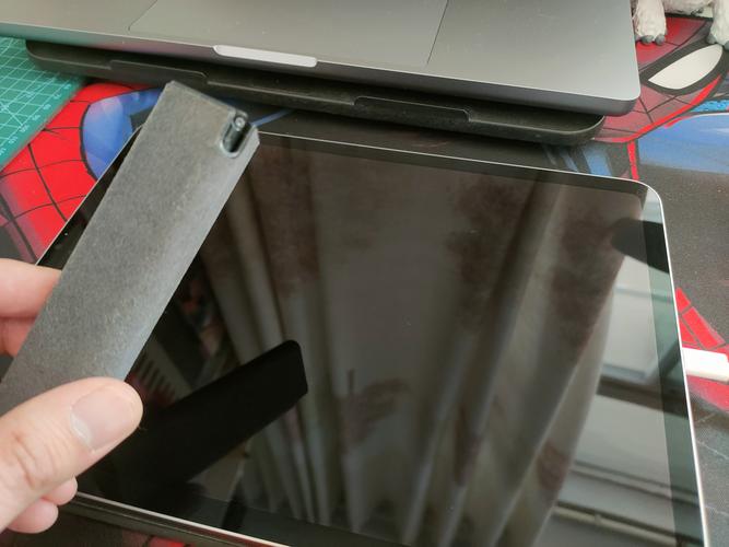 电脑屏幕脏了用什么擦好