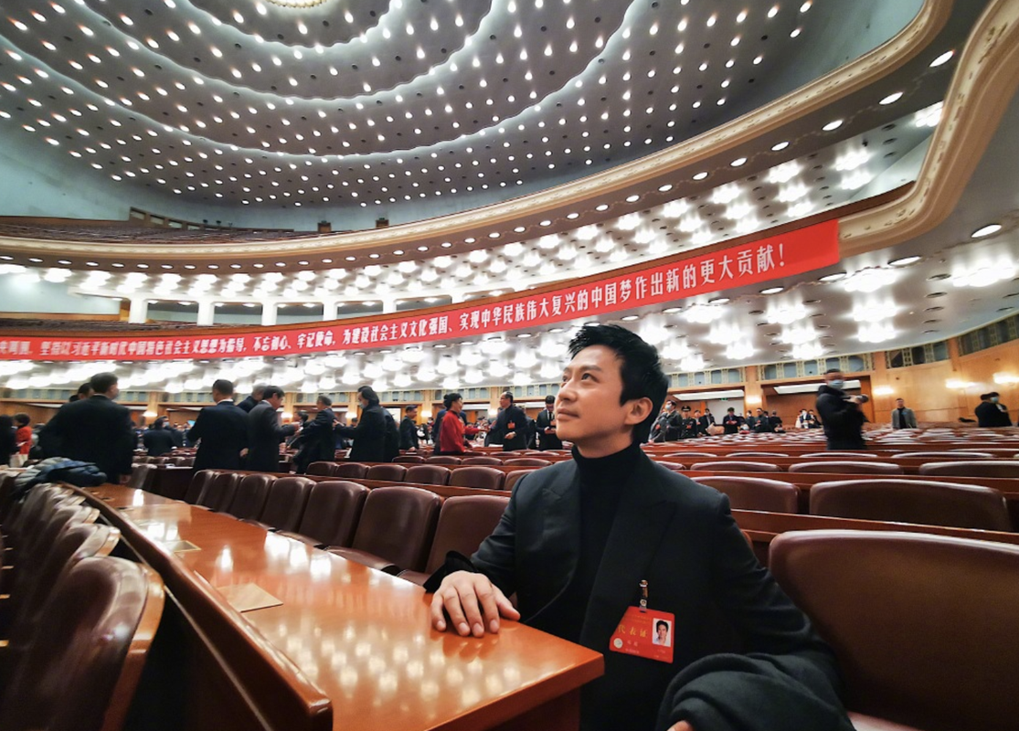 邓超参加文代会晒九宫格,他在现场的状态怎么样?